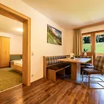 Oberlehenhof مزرعة للإقامة كابرون
